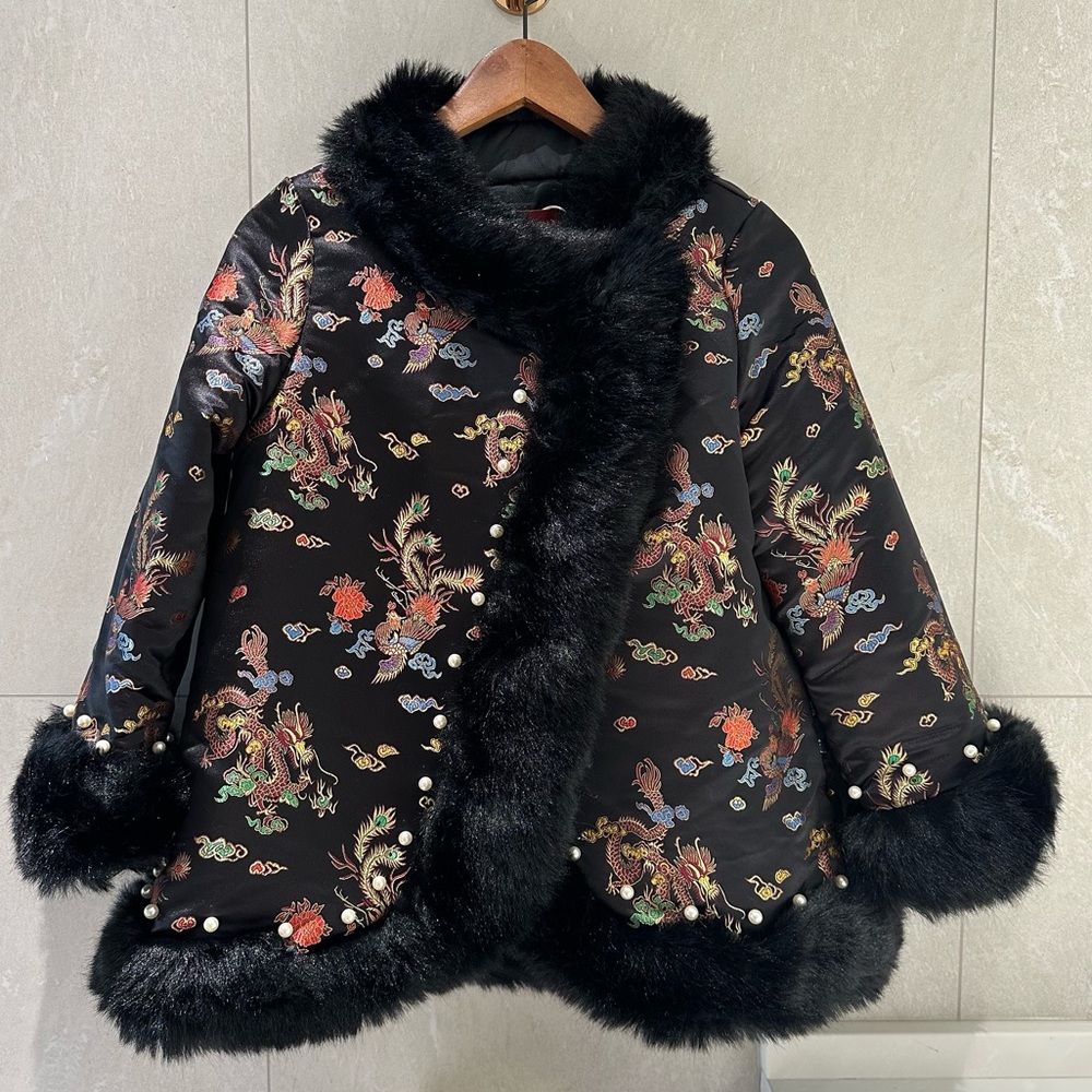 *SOLD* Vintage Oriental Satin Jacquard Cape Jacket w/ Pearl Beaded Faux Fur Trim - Picture 6 of 12